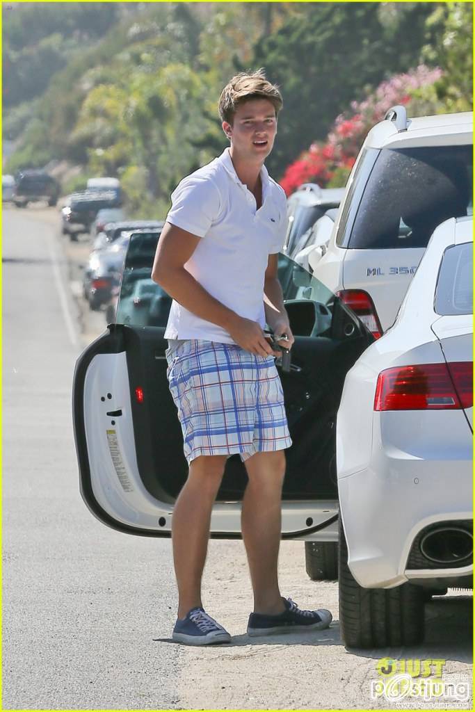 Patrick Schwarzenegger: R+D Kitchen Lunch!