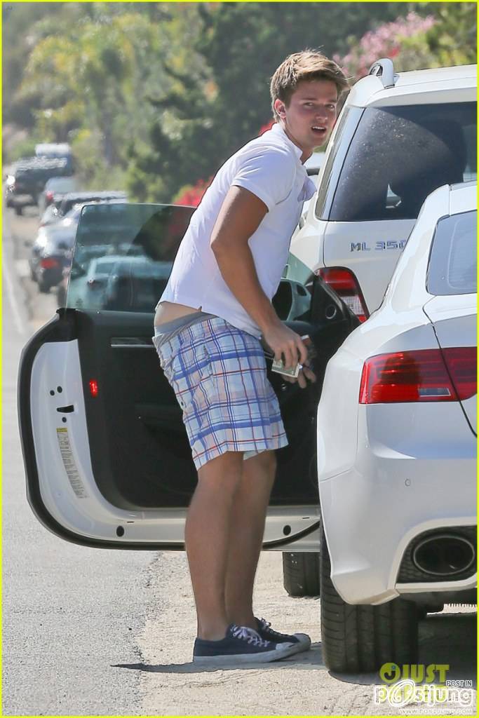 Patrick Schwarzenegger: R+D Kitchen Lunch!