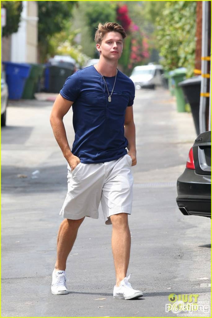 Patrick Schwarzenegger: R+D Kitchen Lunch!
