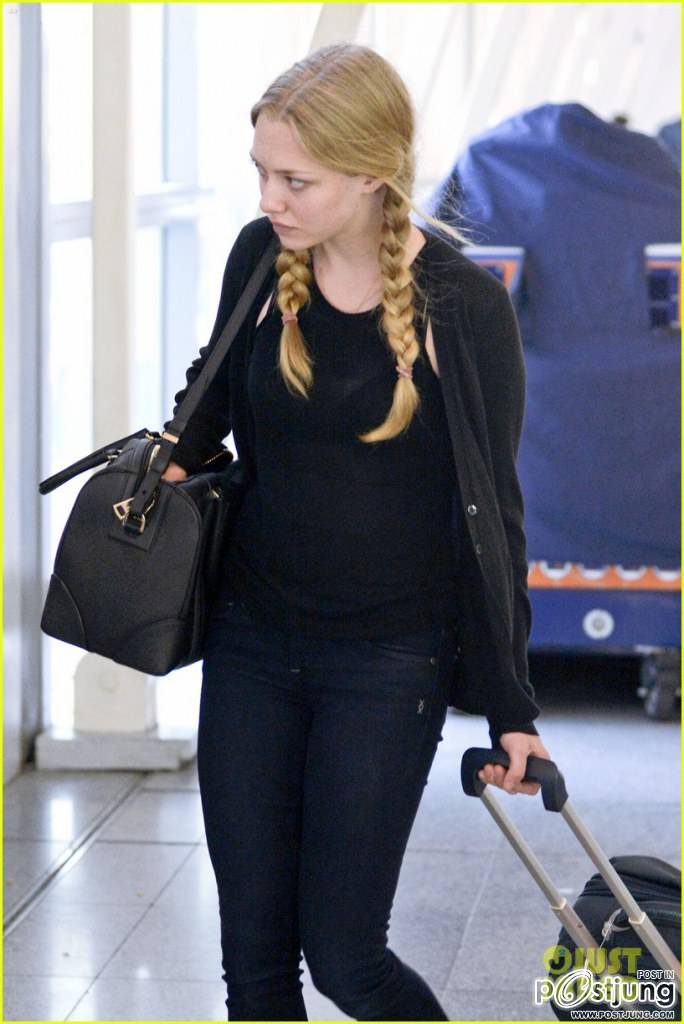 Amanda Seyfried: Soho Stroll with Finn!
