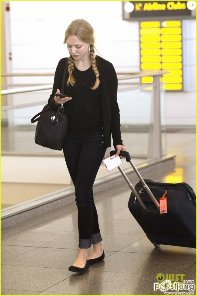 Amanda Seyfried: Soho Stroll with Finn!