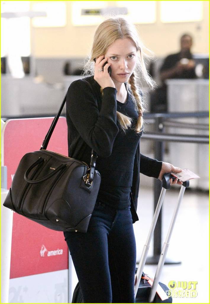 Amanda Seyfried: Soho Stroll with Finn!