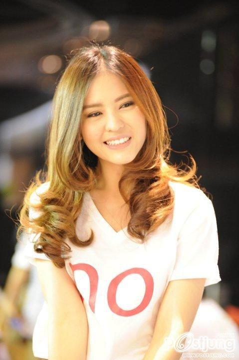 ออม สุชารัตน์ มานะยิ่ง