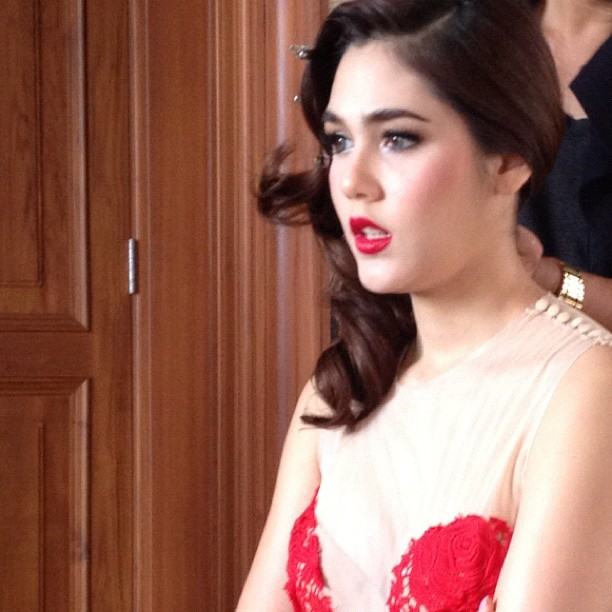 ชมพู่ อารยา กับเบื้องหลังการถ่ายทำ MV ละครเวที Reya The Musical