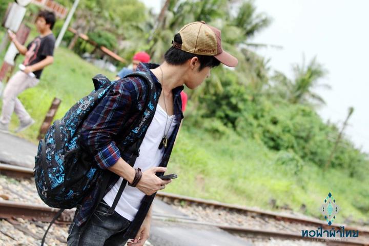 ณัฐ ศักดาทร & โตโน่ ภาคิน แบกเป้ตะลอนทัวร์ในรายการทอฟ้าผ้าไทย