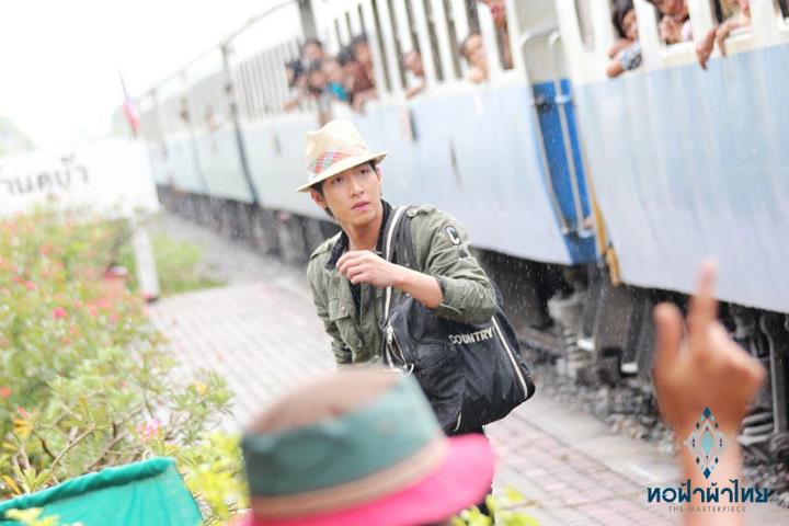 ณัฐ ศักดาทร & โตโน่ ภาคิน แบกเป้ตะลอนทัวร์ในรายการทอฟ้าผ้าไทย