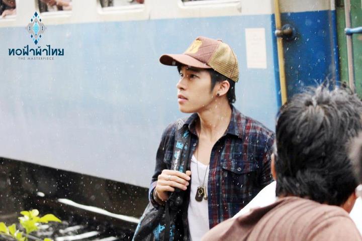 ณัฐ ศักดาทร & โตโน่ ภาคิน แบกเป้ตะลอนทัวร์ในรายการทอฟ้าผ้าไทย