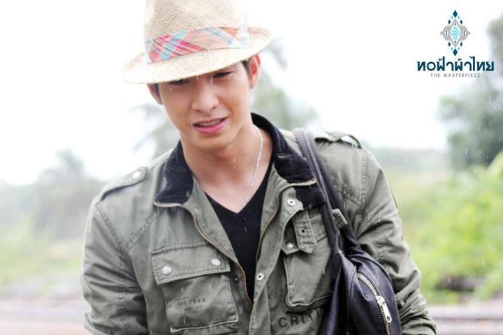 ณัฐ ศักดาทร & โตโน่ ภาคิน แบกเป้ตะลอนทัวร์ในรายการทอฟ้าผ้าไทย