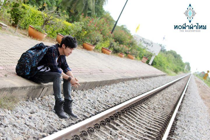 ณัฐ ศักดาทร & โตโน่ ภาคิน แบกเป้ตะลอนทัวร์ในรายการทอฟ้าผ้าไทย