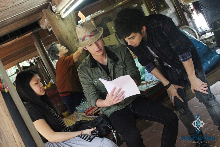 ณัฐ ศักดาทร & โตโน่ ภาคิน แบกเป้ตะลอนทัวร์ในรายการทอฟ้าผ้าไทย