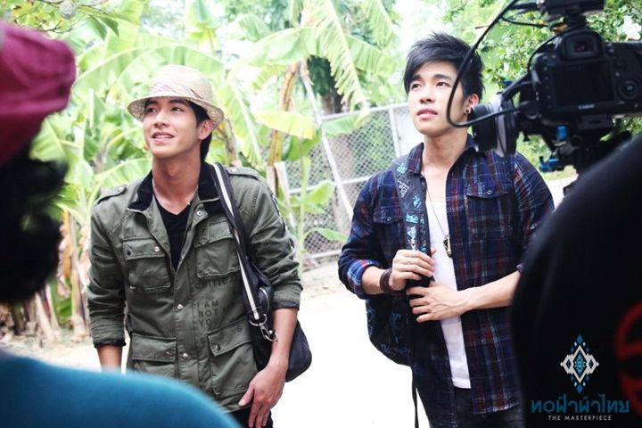 ณัฐ ศักดาทร & โตโน่ ภาคิน แบกเป้ตะลอนทัวร์ในรายการทอฟ้าผ้าไทย