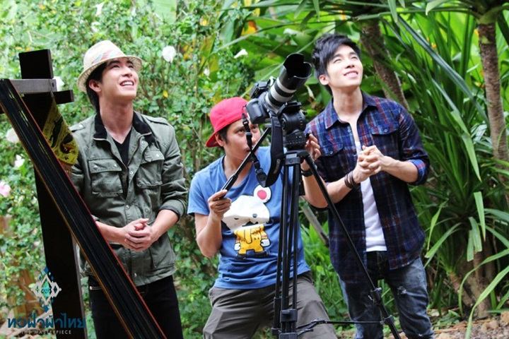 ณัฐ ศักดาทร & โตโน่ ภาคิน แบกเป้ตะลอนทัวร์ในรายการทอฟ้าผ้าไทย