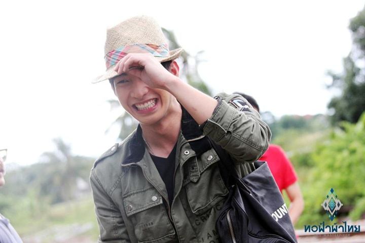 ณัฐ ศักดาทร & โตโน่ ภาคิน แบกเป้ตะลอนทัวร์ในรายการทอฟ้าผ้าไทย