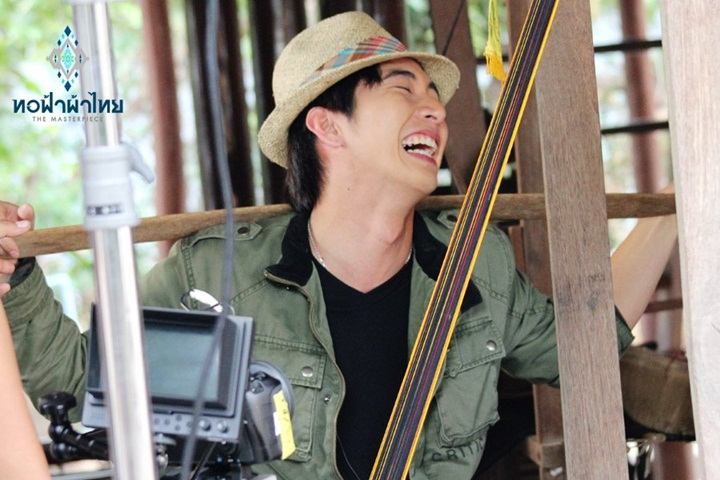 ณัฐ ศักดาทร & โตโน่ ภาคิน แบกเป้ตะลอนทัวร์ในรายการทอฟ้าผ้าไทย