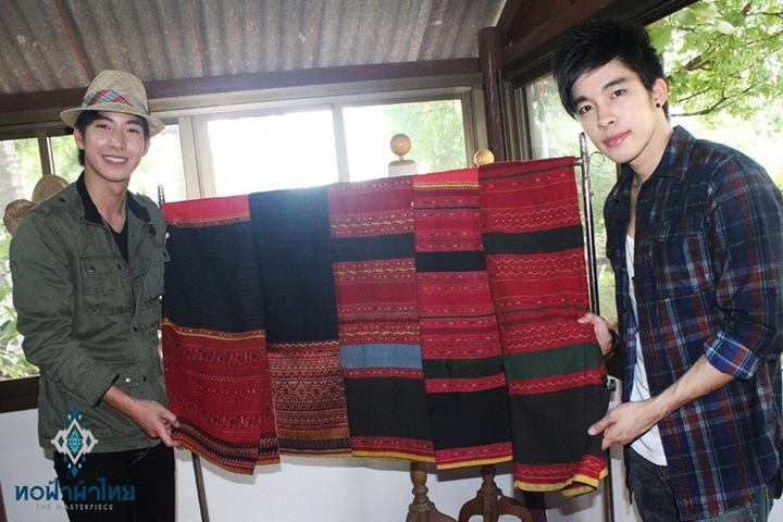 ณัฐ ศักดาทร & โตโน่ ภาคิน แบกเป้ตะลอนทัวร์ในรายการทอฟ้าผ้าไทย