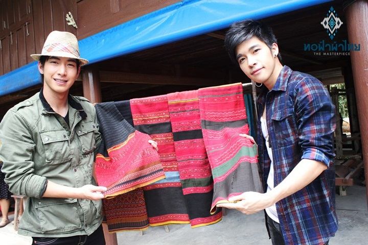 ณัฐ ศักดาทร & โตโน่ ภาคิน แบกเป้ตะลอนทัวร์ในรายการทอฟ้าผ้าไทย