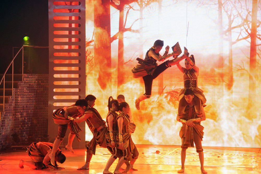อาจารย์ศิลป์กระแทกสี และ Lion Fighter ผ่านเข้ารอบ Got Talent