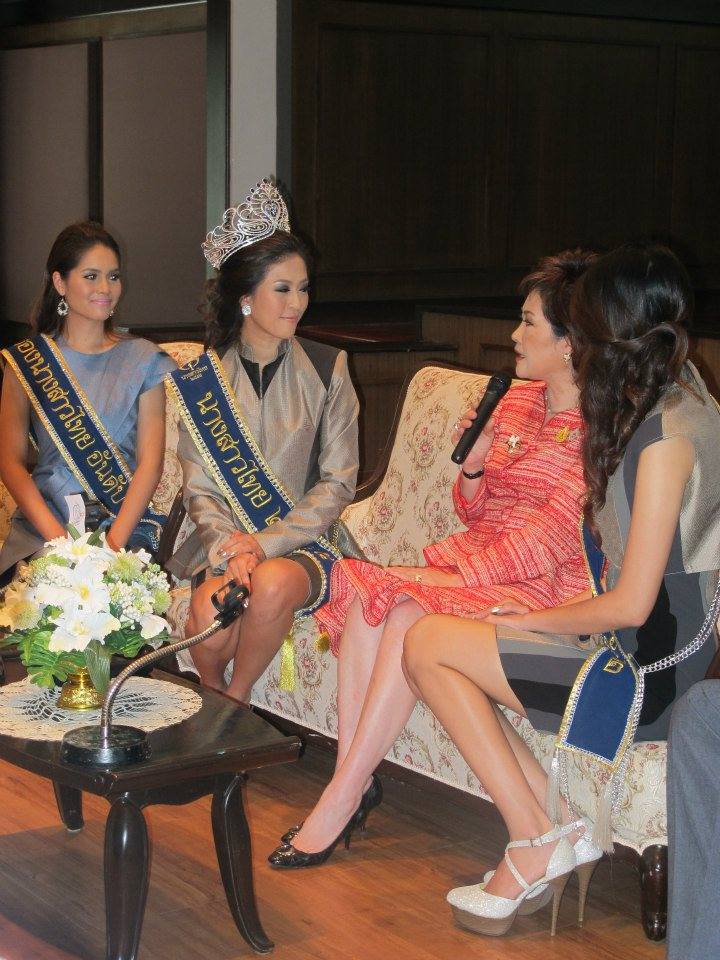 นางสาวไทย ๒๕๕๕ และรองทั้งสอง ขอบคุณสภาสตรีแห่งชาติ