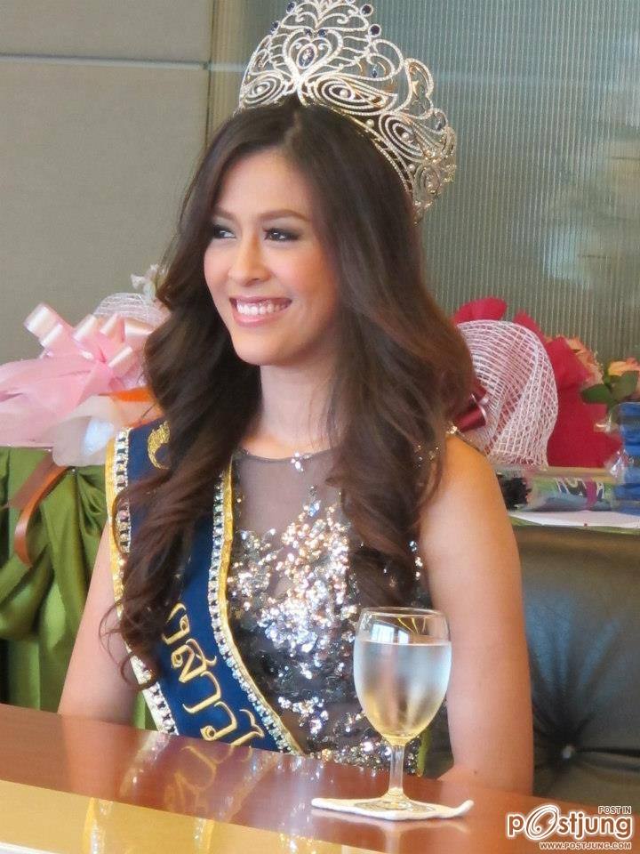นางสาวไทย ๒๕๕๕ และรองทั้งสอง ขอบคุณสื่อมวลชน