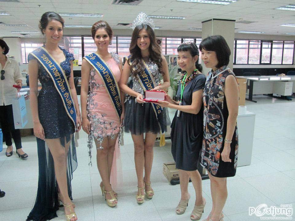นางสาวไทย ๒๕๕๕ และรองทั้งสอง ขอบคุณสื่อมวลชน