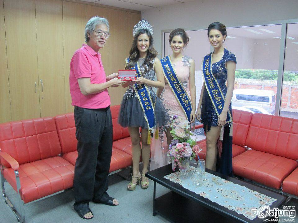 นางสาวไทย ๒๕๕๕ และรองทั้งสอง ขอบคุณสื่อมวลชน