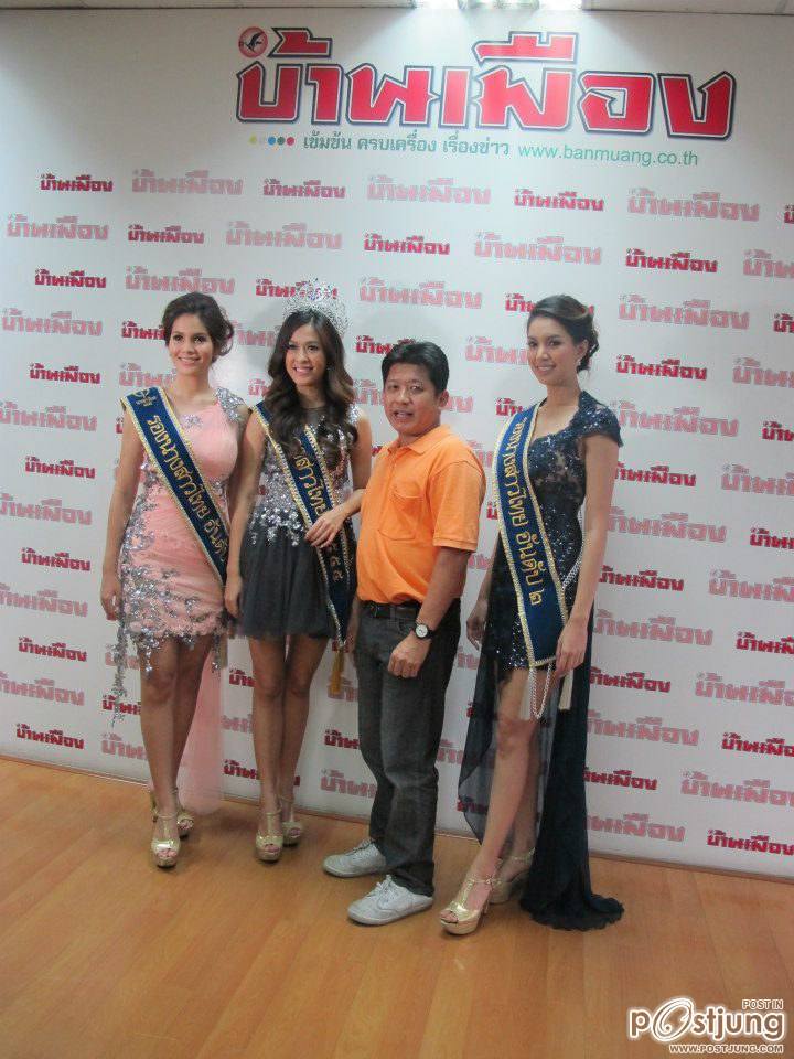 นางสาวไทย ๒๕๕๕ และรองทั้งสอง ขอบคุณสื่อมวลชน
