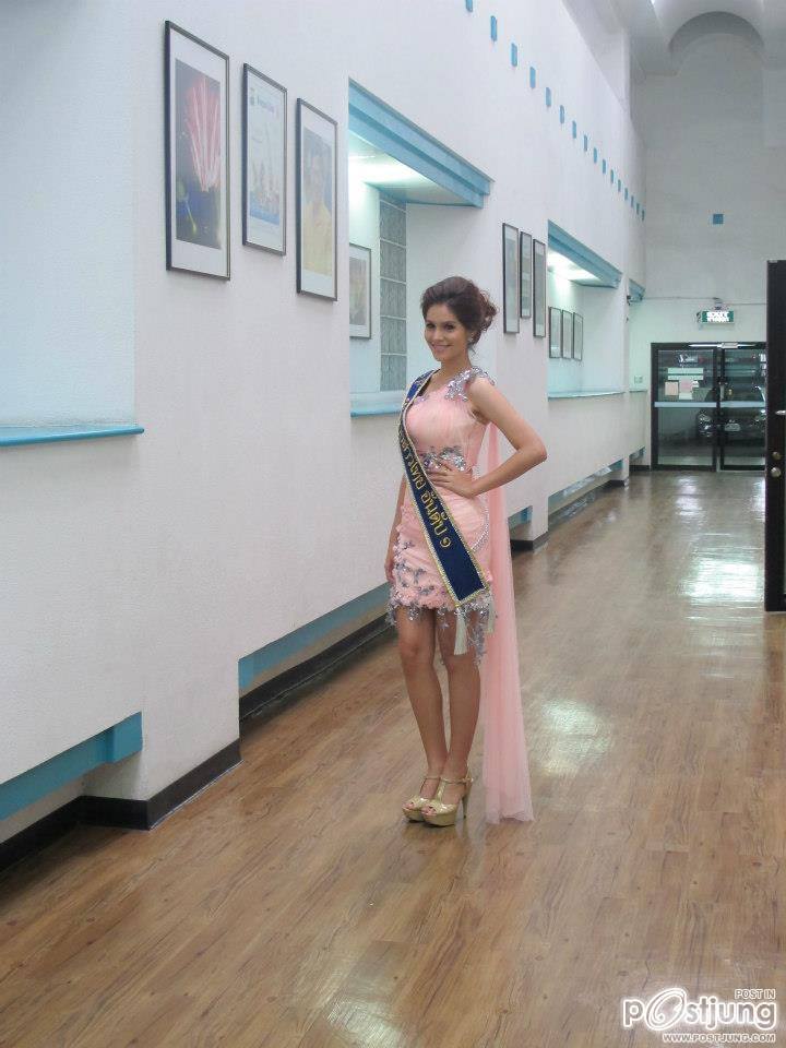 นางสาวไทย ๒๕๕๕ และรองทั้งสอง ขอบคุณสื่อมวลชน