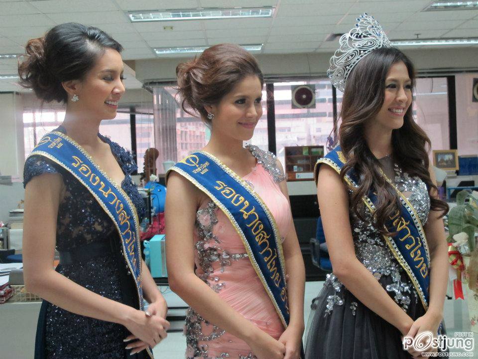 นางสาวไทย ๒๕๕๕ และรองทั้งสอง ขอบคุณสื่อมวลชน