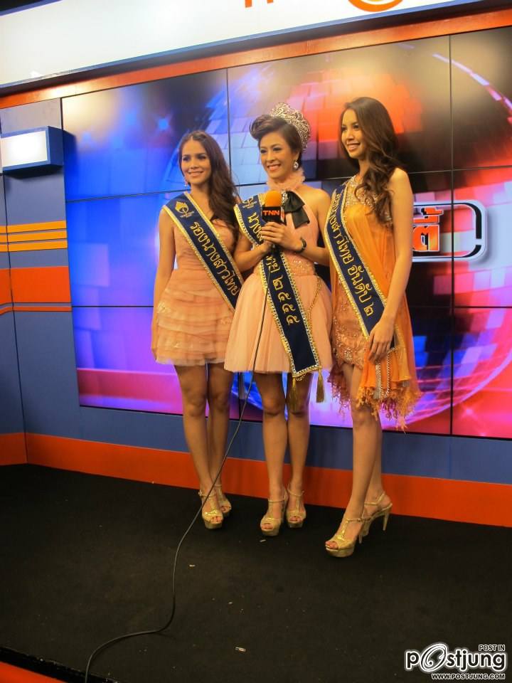 นางสาวไทย ๒๕๕๕ และรองทั้งสอง ขอบคุณสื่อมวลชน