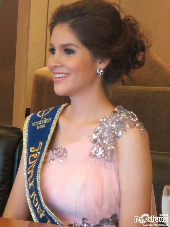 นางสาวไทย ๒๕๕๕ และรองทั้งสอง ขอบคุณสื่อมวลชน