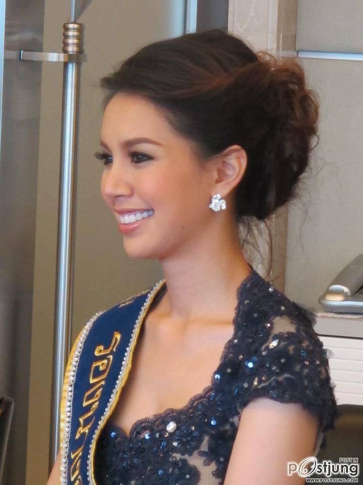 นางสาวไทย ๒๕๕๕ และรองทั้งสอง ขอบคุณสื่อมวลชน