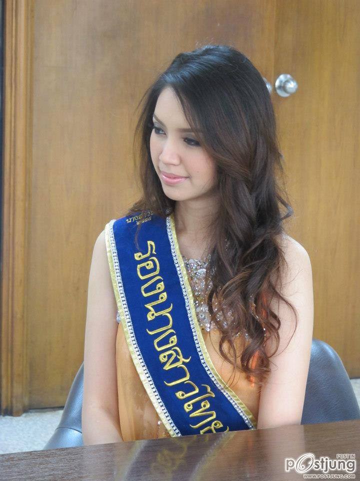 นางสาวไทย ๒๕๕๕ และรองทั้งสอง ขอบคุณสื่อมวลชน