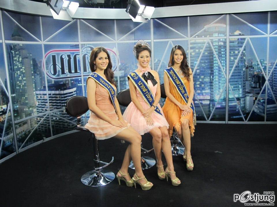 นางสาวไทย ๒๕๕๕ และรองทั้งสอง ขอบคุณสื่อมวลชน
