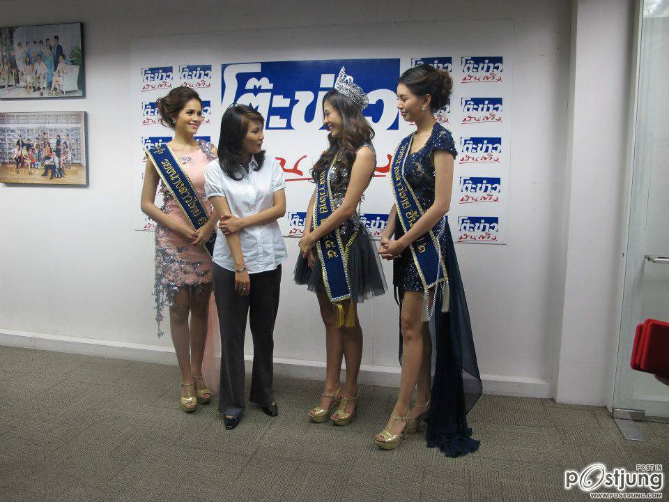 นางสาวไทย ๒๕๕๕ และรองทั้งสอง ขอบคุณสื่อมวลชน