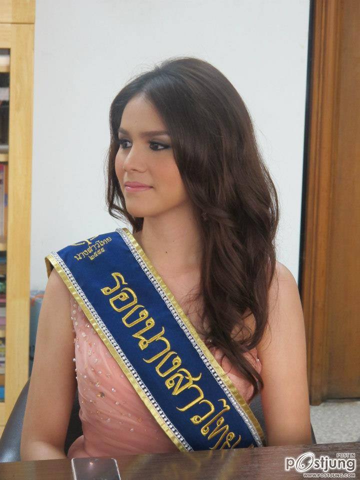 นางสาวไทย ๒๕๕๕ และรองทั้งสอง ขอบคุณสื่อมวลชน