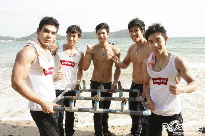 หนุ่มหล่อ จาก Men's Health