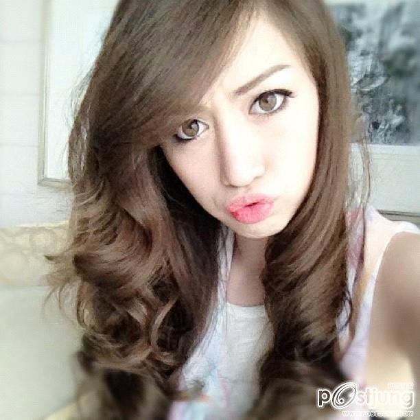 ดารากับท่าปากจู๋