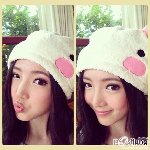 ดารากับท่าปากจู๋