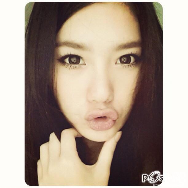 ดารากับท่าปากจู๋
