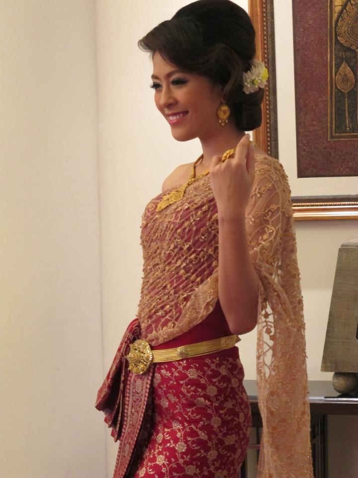 นางสาวไทย ๒๕๕๕ ถ่ายนิตยสารสกุลไทยและนิตยสารหญิงไทย