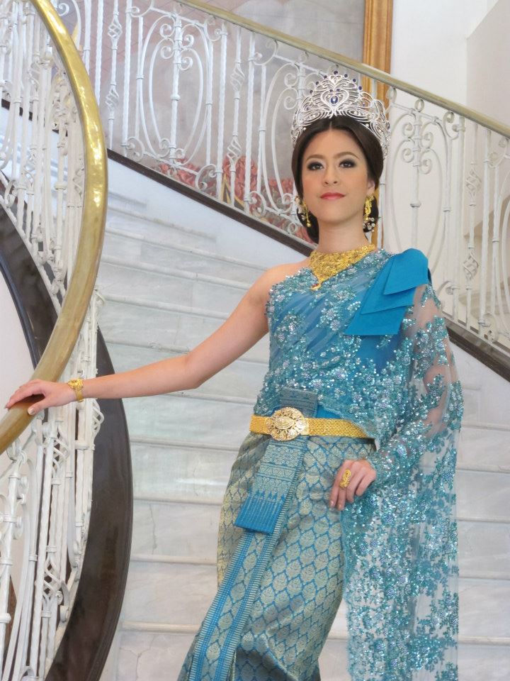 นางสาวไทย ๒๕๕๕ ถ่ายนิตยสารสกุลไทยและนิตยสารหญิงไทย