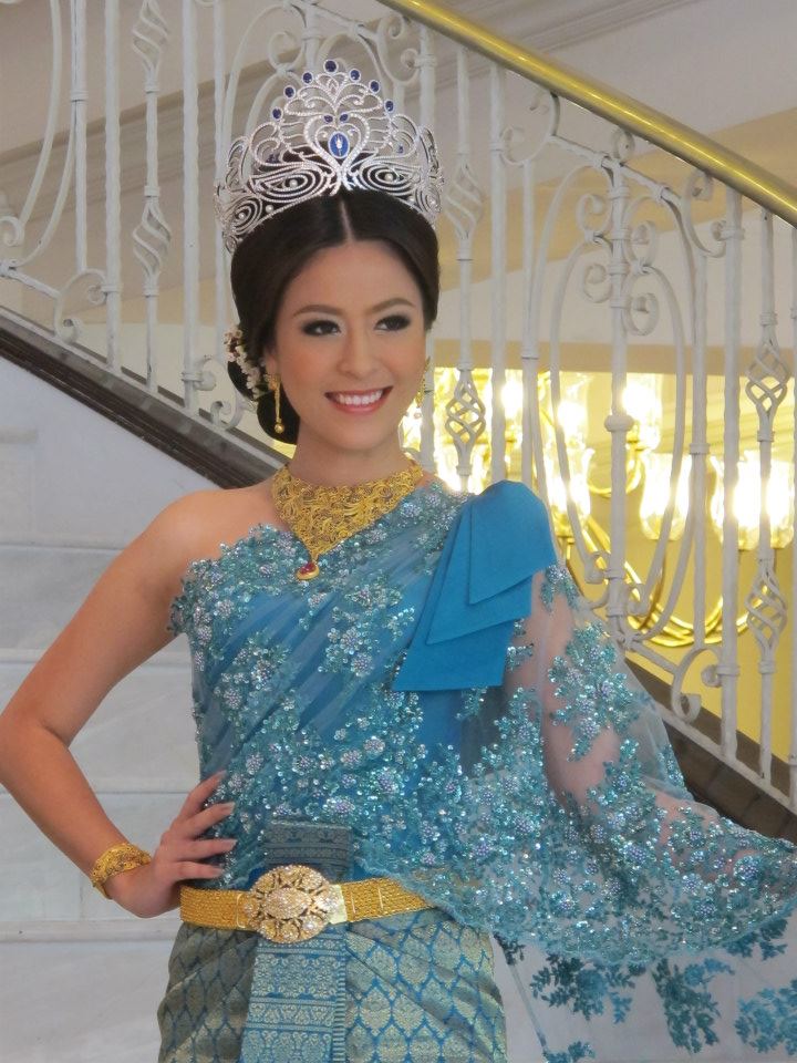 นางสาวไทย ๒๕๕๕ ถ่ายนิตยสารสกุลไทยและนิตยสารหญิงไทย