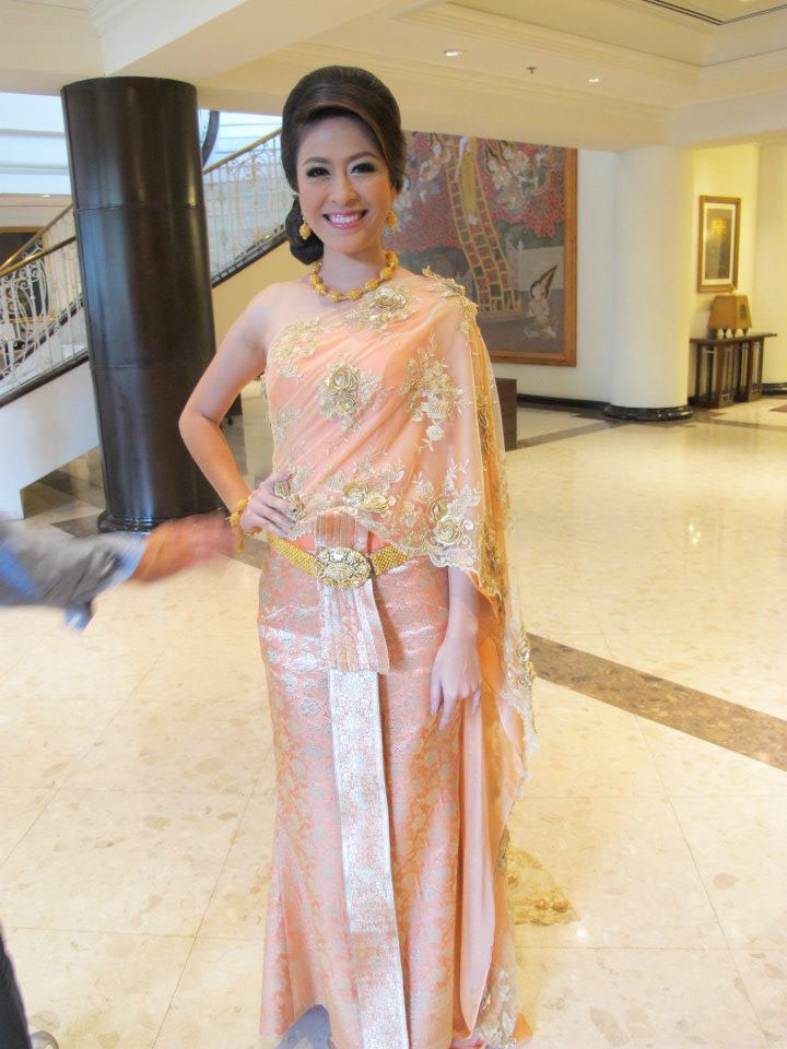 นางสาวไทย ๒๕๕๕ ถ่ายนิตยสารสกุลไทยและนิตยสารหญิงไทย