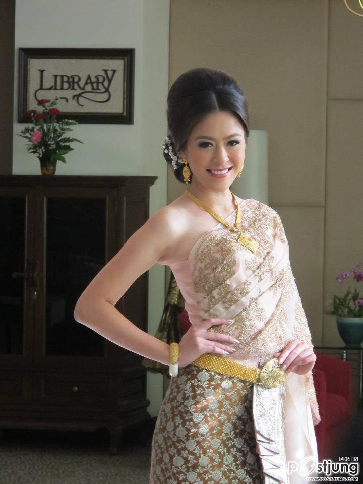 นางสาวไทย ๒๕๕๕ ถ่ายนิตยสารสกุลไทยและนิตยสารหญิงไทย