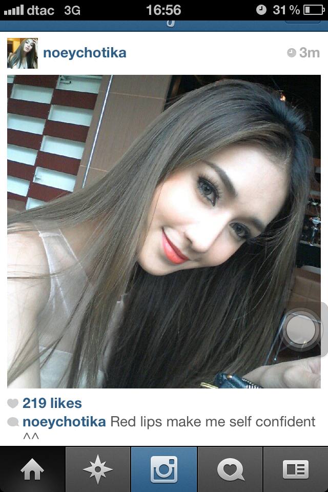 แฟชั่นปากแดงเริ่ดๆ ของเหล่าดาราใน IG