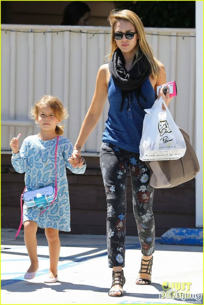 Jessica Alba: Gun Training for 'Sin City: A Dame to Kill For'!