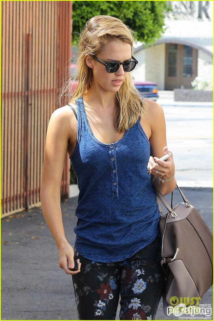 Jessica Alba: Gun Training for 'Sin City: A Dame to Kill For'!
