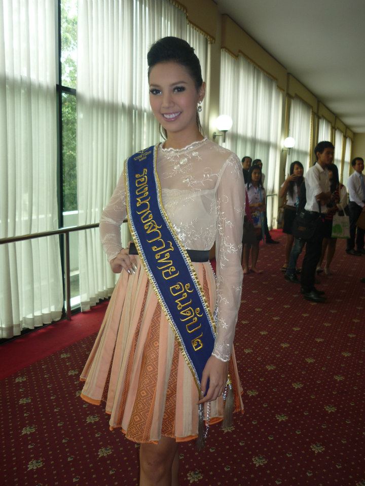 รามคำแหงรณรงค์ใส่ผ้าไทย
