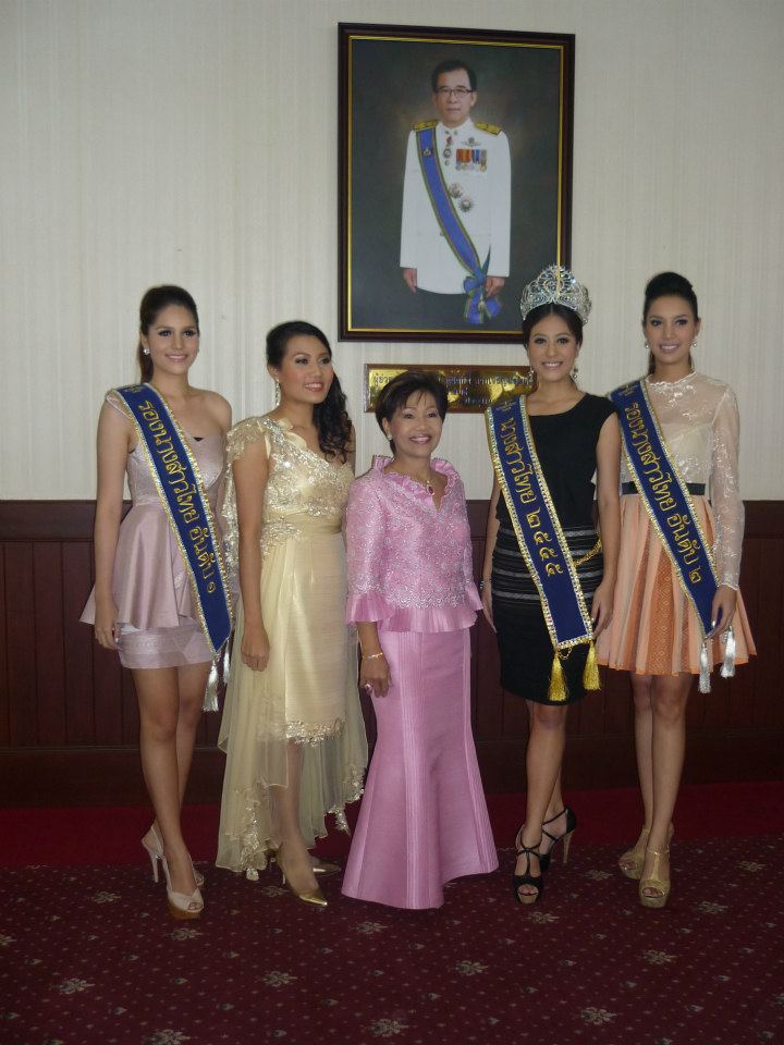 รามคำแหงรณรงค์ใส่ผ้าไทย
