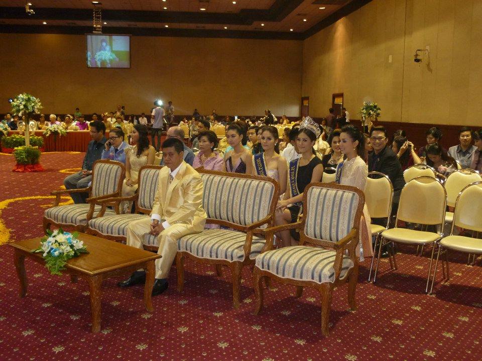 รามคำแหงรณรงค์ใส่ผ้าไทย
